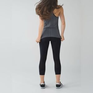 Lululemon Pace Rival Crop *22"
Black size 4 (small) $88 msrp